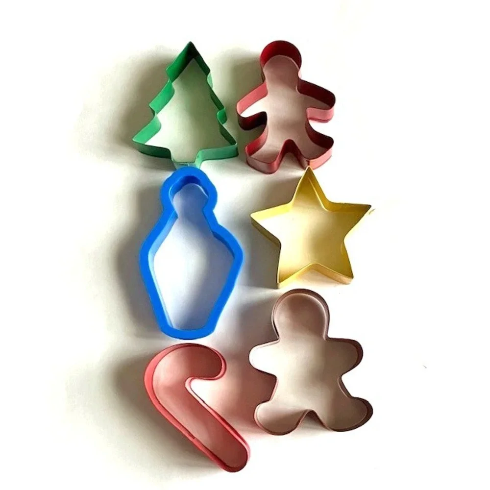 Vintage‎ Lot of 25 Cookie Cutter Metal & Plastic Assorted Shapes and Size